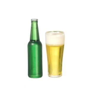 Bierglas gefüllt und Bierflasche