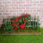 Kleiner Gartenzaun mit Kletterosen